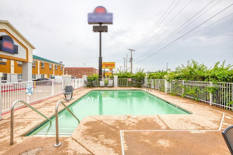 Motel 6 Tulsa, Ok Airport Exterior photo